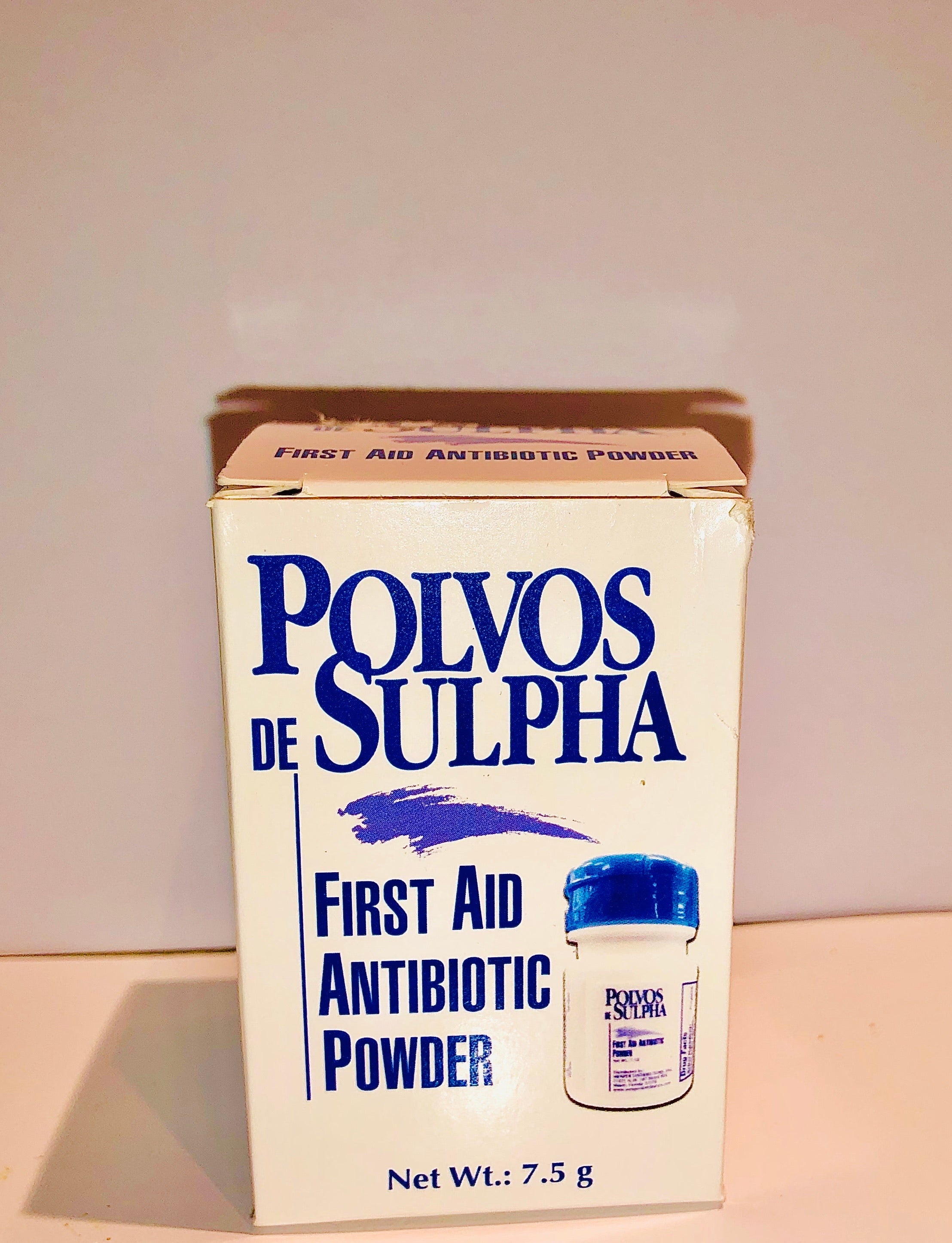 A box of Polvos De Sulpha First Aid Antibiotic Powder with a net weight of 7.5 grams.
